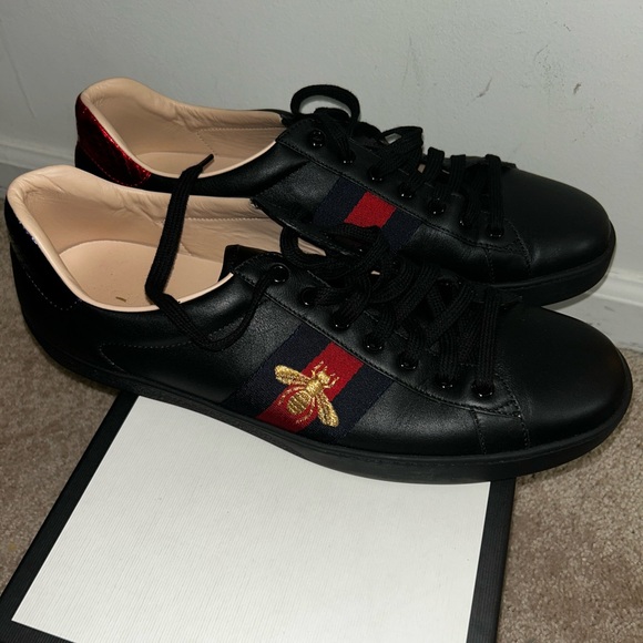 Men Gucci sneakers size 12 barely worn still in good condition - Picture 2 of 6